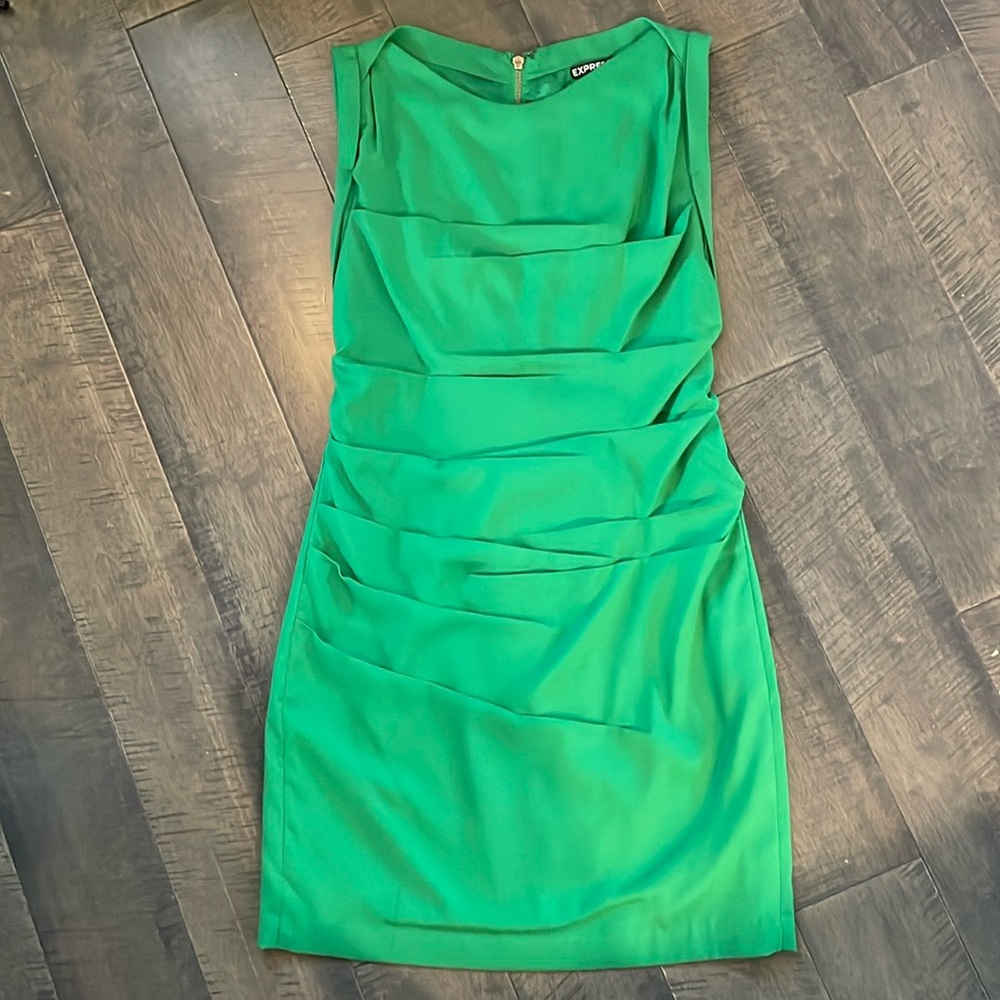 Express Kelly green sheath dress with moxie!